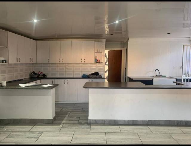 4 BEDROOM HOUSE FOR SALE IN EASTRIDGE